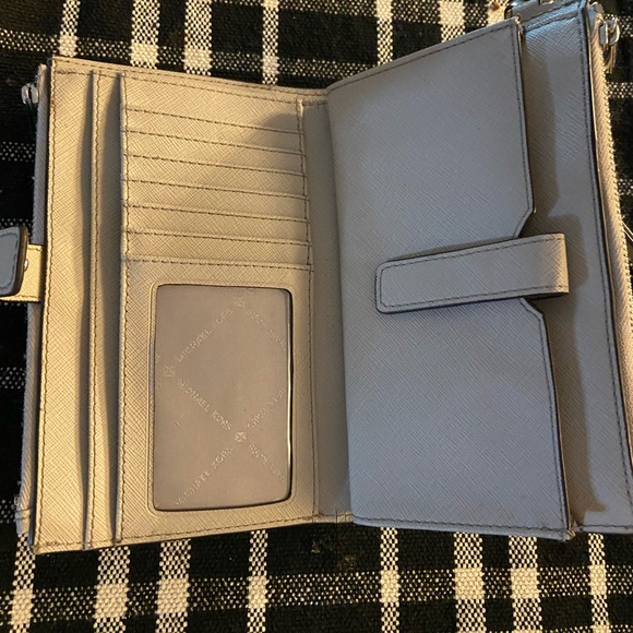 Michael Kors wallet - Picture 2 of 3